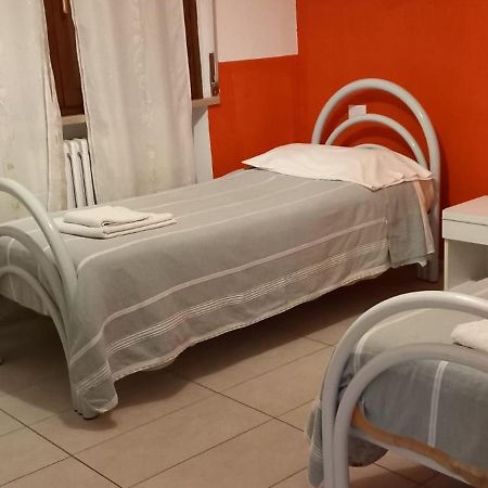 Kola Age Hotell Peschiera del Garda Rum bild