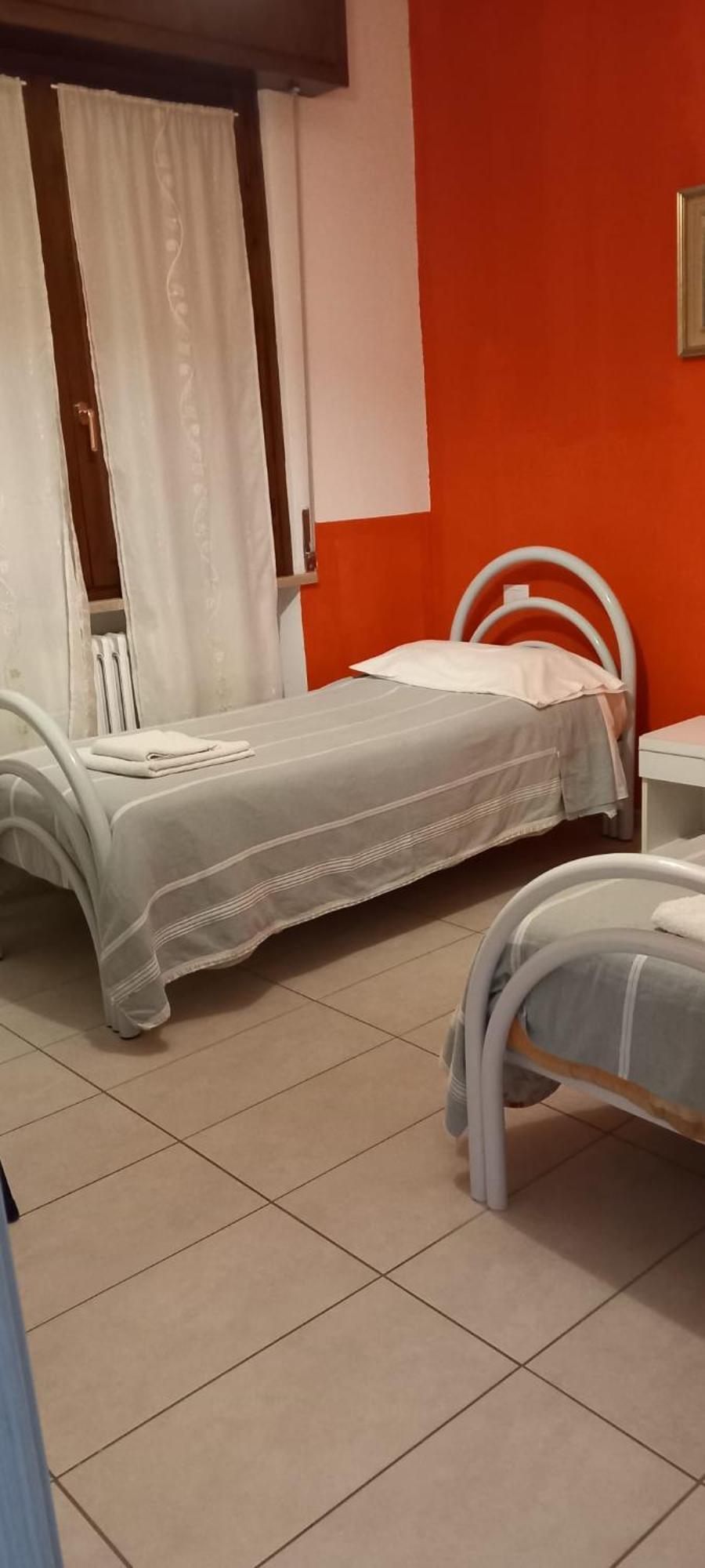 Kola Age Hotell Peschiera del Garda Rum bild